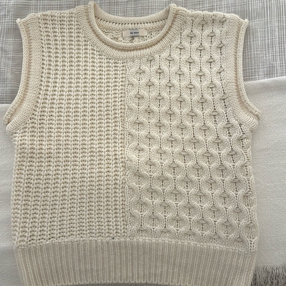 SWEATER VEST 💘 - Picture 1 of 1